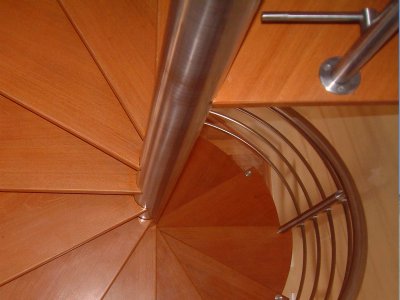 Escada em caracol | inox e madeira